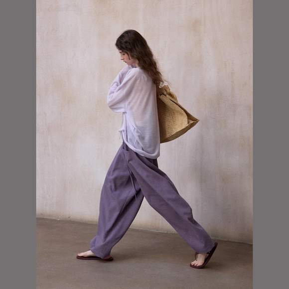 Relaxed wide-leg trousers. - Picture 2 of 16